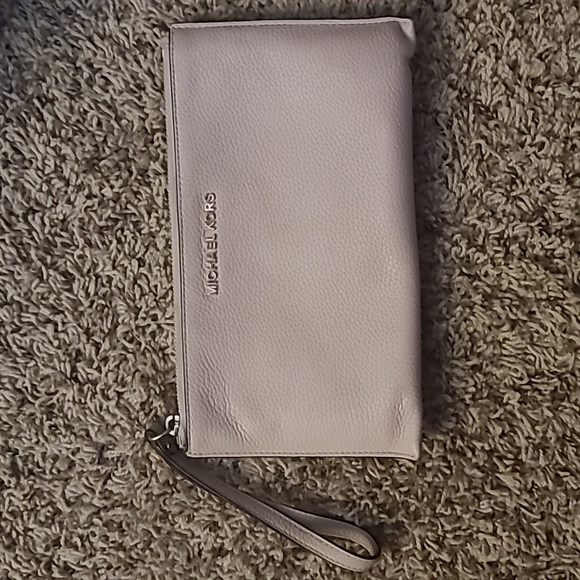Michael Kors Wristlet - Picture 1 of 8